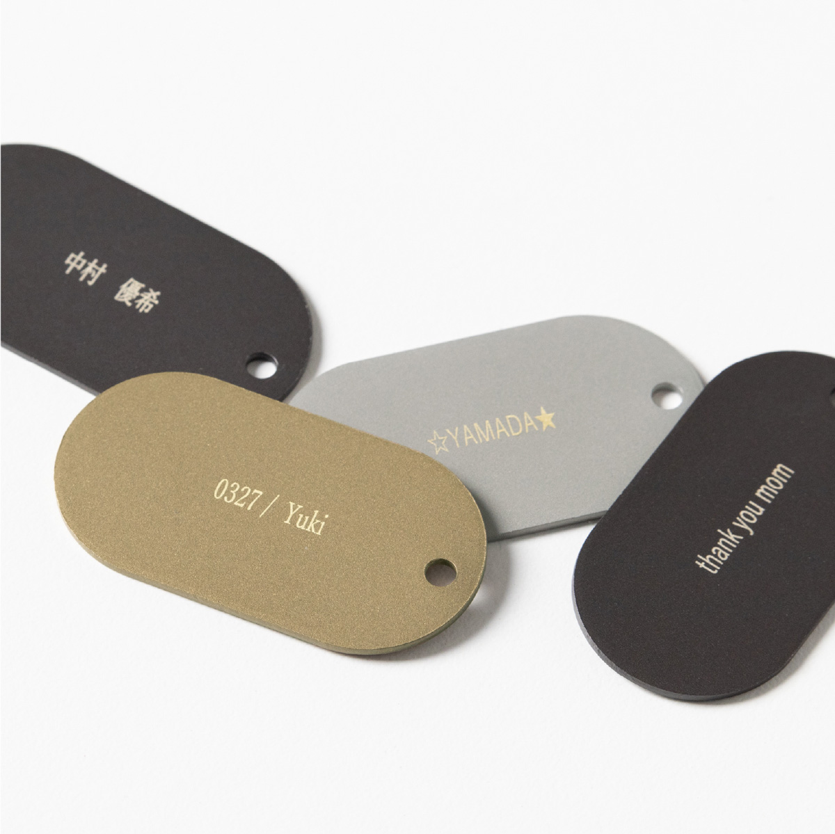 お名前が入り特別感あるオンリーワンギフト。父の日のギフトにオススメの日本製靴ベラ「モノブラス」に刻印サービルが登場。スマートな企業ノベルティをお探しの方にもおすすめです。